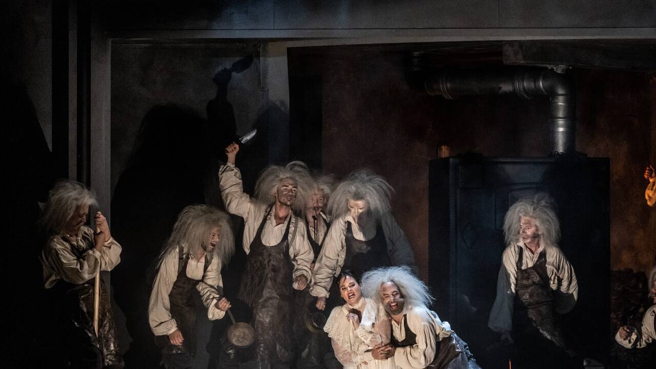 Die Zauberflöte 2022: Regula Mühlemann (Pamina), Peter Tantsits (Monostatos), Konzertvereinigung Wiener Staatsopernchor. Die Zauberflöte 2022: Regula Mühlemann (Pamina), Peter Tantsits (Monostatos), Konzertvereinigung Wiener Staatsopernchor.