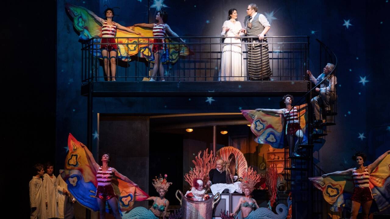 Die Zauberflöte 2022: Wiener Sängerknaben (Drei Knaben), Valérie Junker (Dritter Priester), Stefan Vitu (Köchin / Alte Papagena) Regula Mühlemann (Pamina), Michael Nagl. Die Zauberflöte 2022: Wiener Sängerknaben (Drei Knaben), Valérie Junker (Dritter Priester), Stefan Vitu (Köchin / Alte Papagena) Regula Mühlemann (Pamina), Michael Nagl.