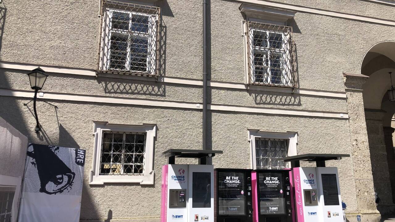 Trinkstelle vor dem Wallistrakt auf dem Domplatz.  