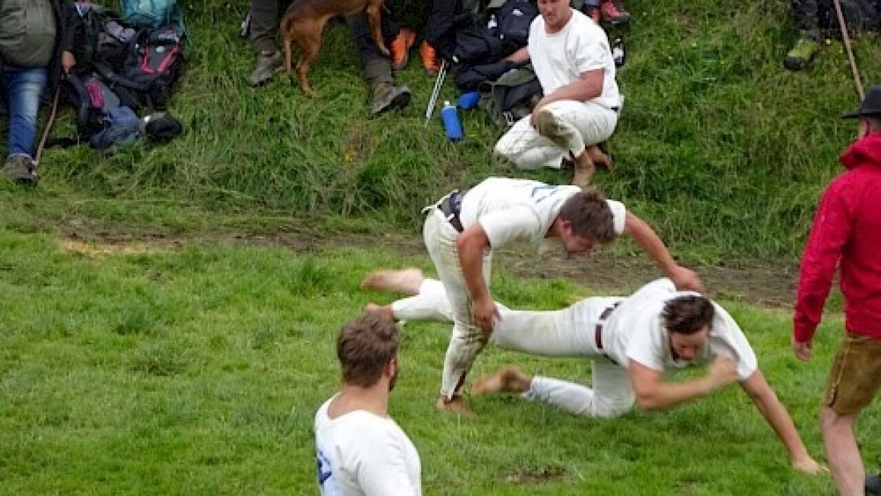 Rund 800 Schaulustige kamen trotz schlechten Wetters in die Naturarena auf 2117 Metern Seehöhe.  
