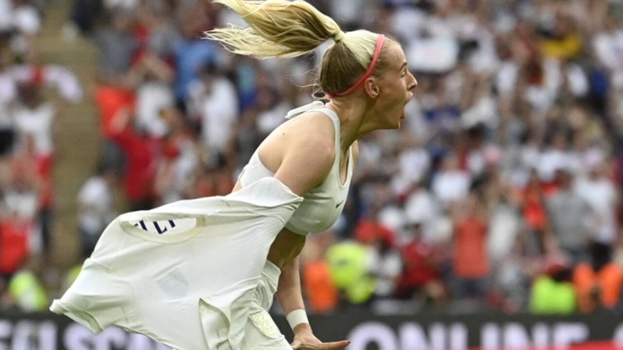 Englands Chloe Kelly ließ nach dem Siegtreffer ihren Emotionen freien Lauf.   Englands Chloe Kelly ließ nach dem Siegtreffer ihren Emotionen freien Lauf.
