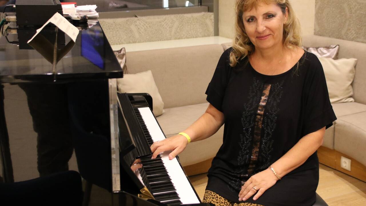 Svitlana Konoplyova spielte früher vor vollem Saal im Nationaltheater ihrer ukrainischen Heimatstadt, jetzt in Hotellobbys an der Schwarzmeerküste in Bulgarien. 
