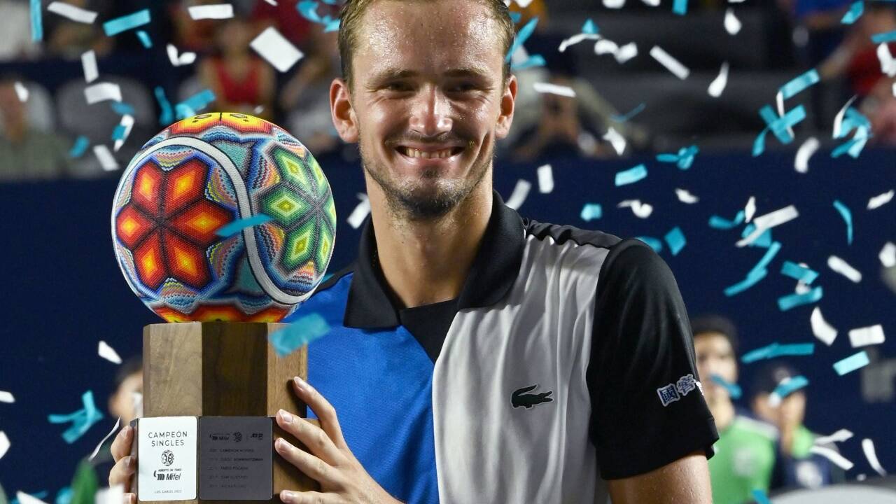 Daniil Medwedew feierte seinen ersten Turniersieg seit den US Open 2021.  Daniil Medwedew feierte seinen ersten Turniersieg seit den US Open 2021.