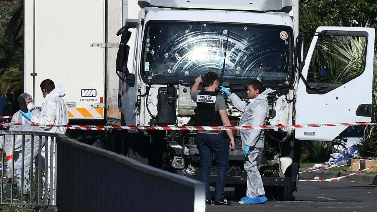 84 Tote nach Anschlag in Nizza - Attentäter identifiziert