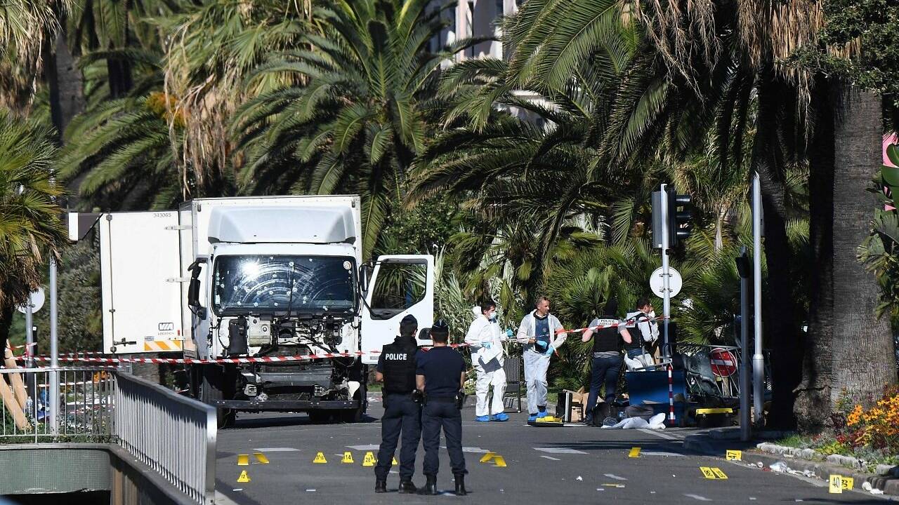 84 Tote nach Anschlag in Nizza - Attentäter identifiziert