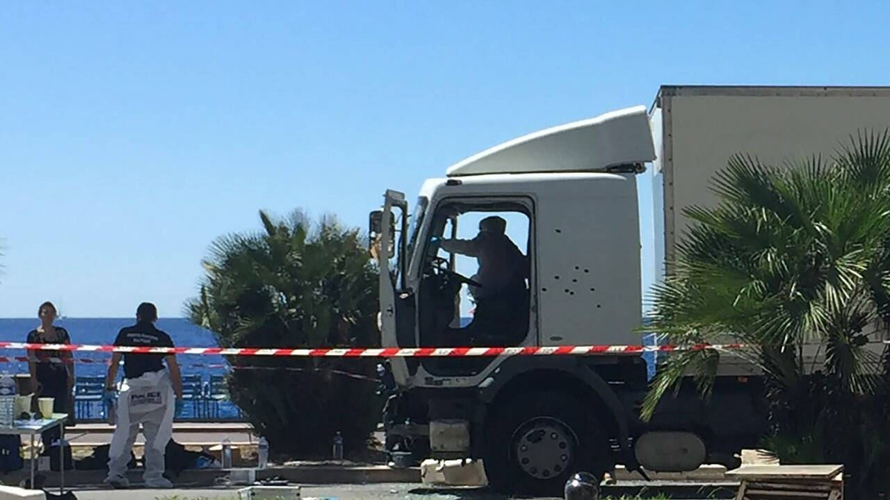 84 Tote nach Anschlag in Nizza - Attentäter identifiziert