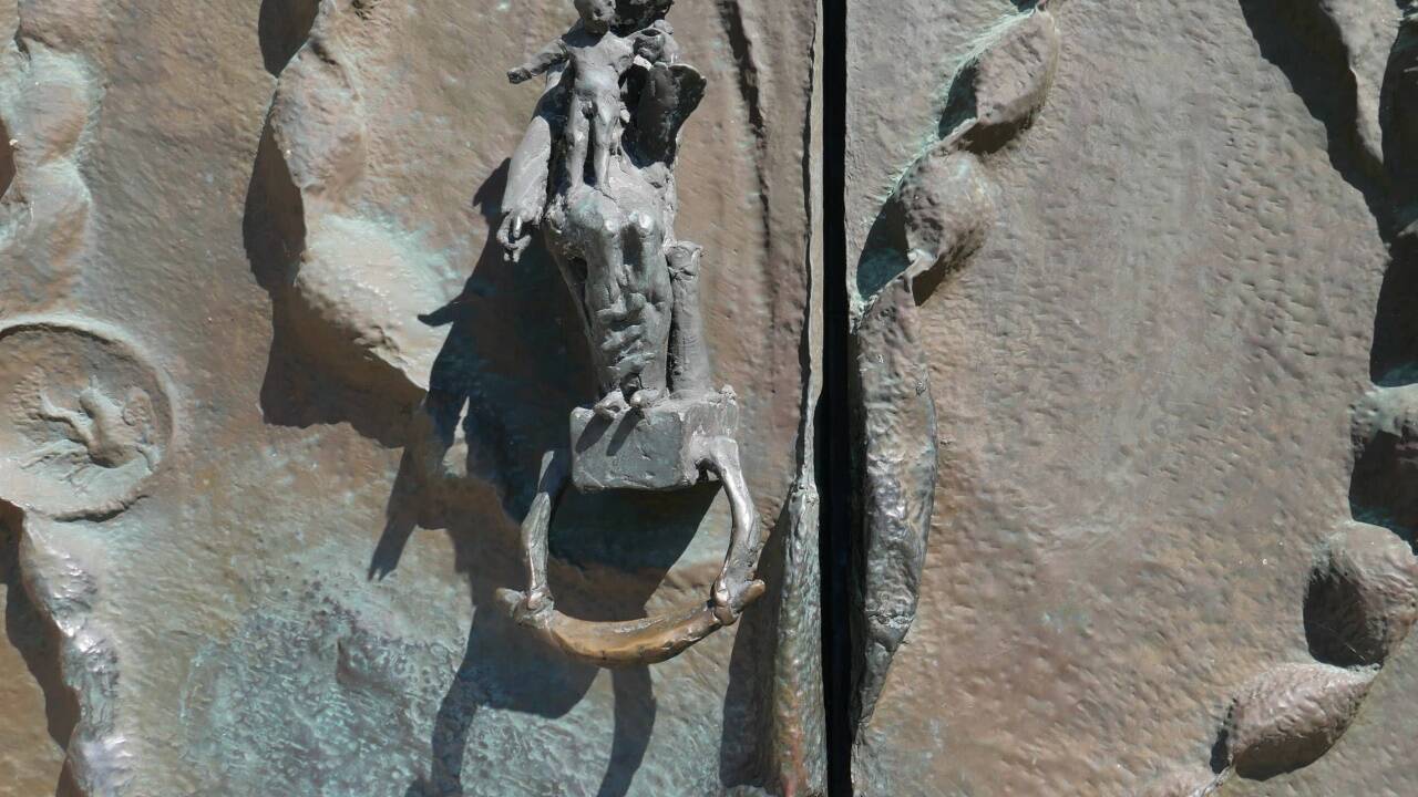 Eine unwiderstehliche Madonna mit dem Kind.  