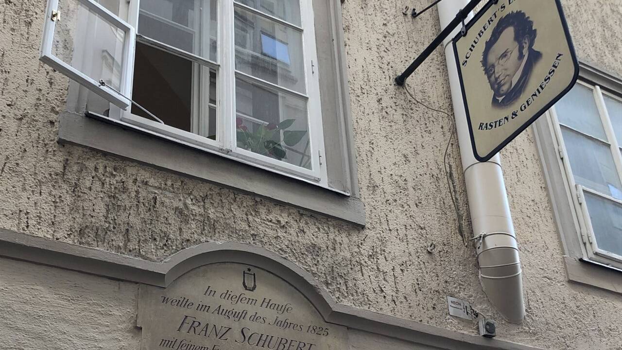 Gedenktafel für Franz Schubert am Haus Judengasse Nummer 8. 