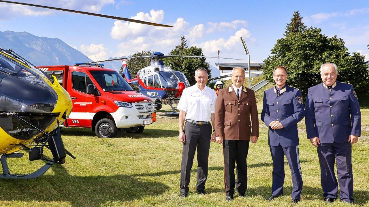 Unterschrieben Kooperationsvertrag: Anton Holzer (Rotes Kreuz), Günter Trinker (Feuerwehr), Bernhard Rausch, Bernhard Treibenreif (Polizei). 