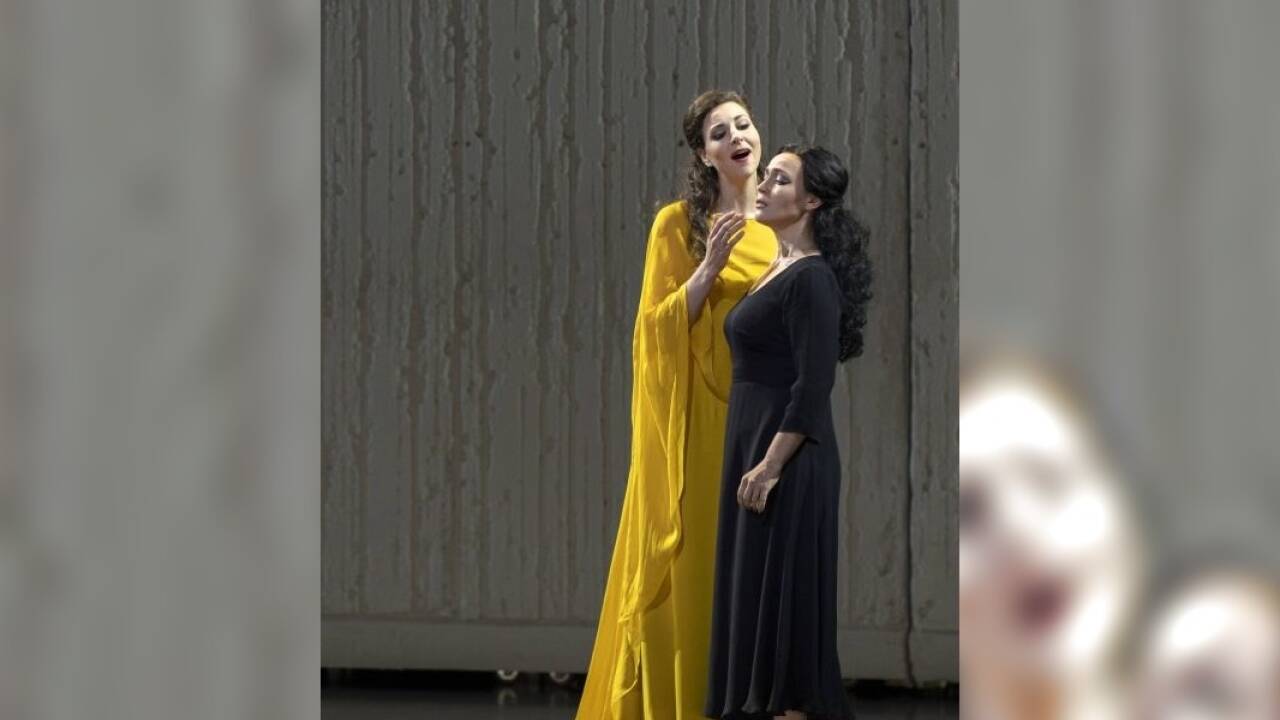 Ève-Maud Hubeaux (Amneris), Elena Stikhina (Aida) 
