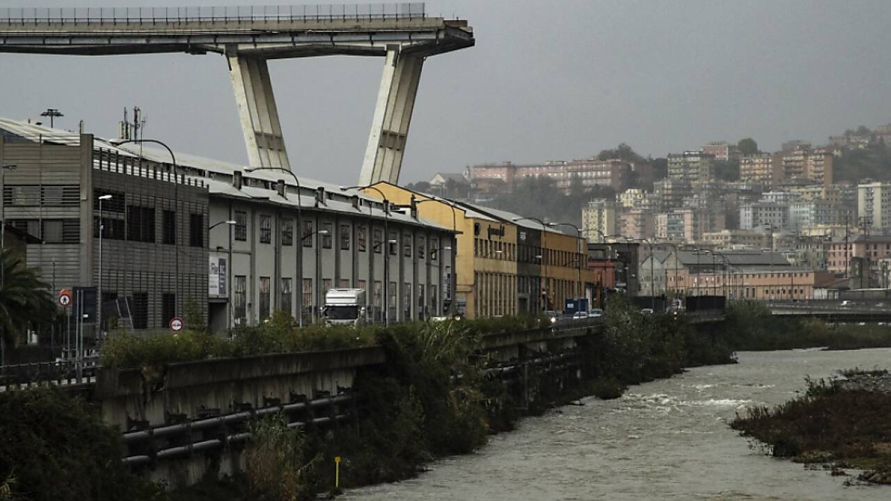 Morandi-Brücke während eines Unwetters eingestürzt 