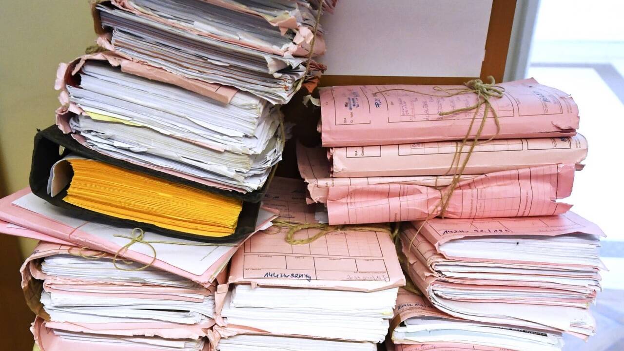 In Österreich erfährt man grundlegende und für die Demokratie nicht ganz unwesentliche Dinge mitunter erst dann, wenn ein Spitzenbeamter einen Geheimnisverrat begeht. 