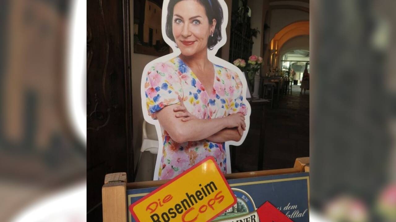 Marisa Burger als Miriam Stockl ist in Rosenheim auch als Pappfigur präsent. Marisa Burger als Miriam Stockl ist in Rosenheim auch als Pappfigur präsent.