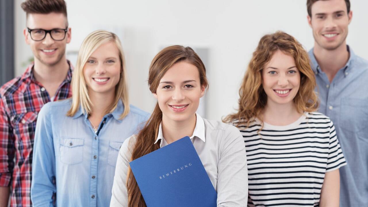 Österreichs Studienabsolventinnen und -absolventen gehen entspannt in den Bewerbungsprozess. 