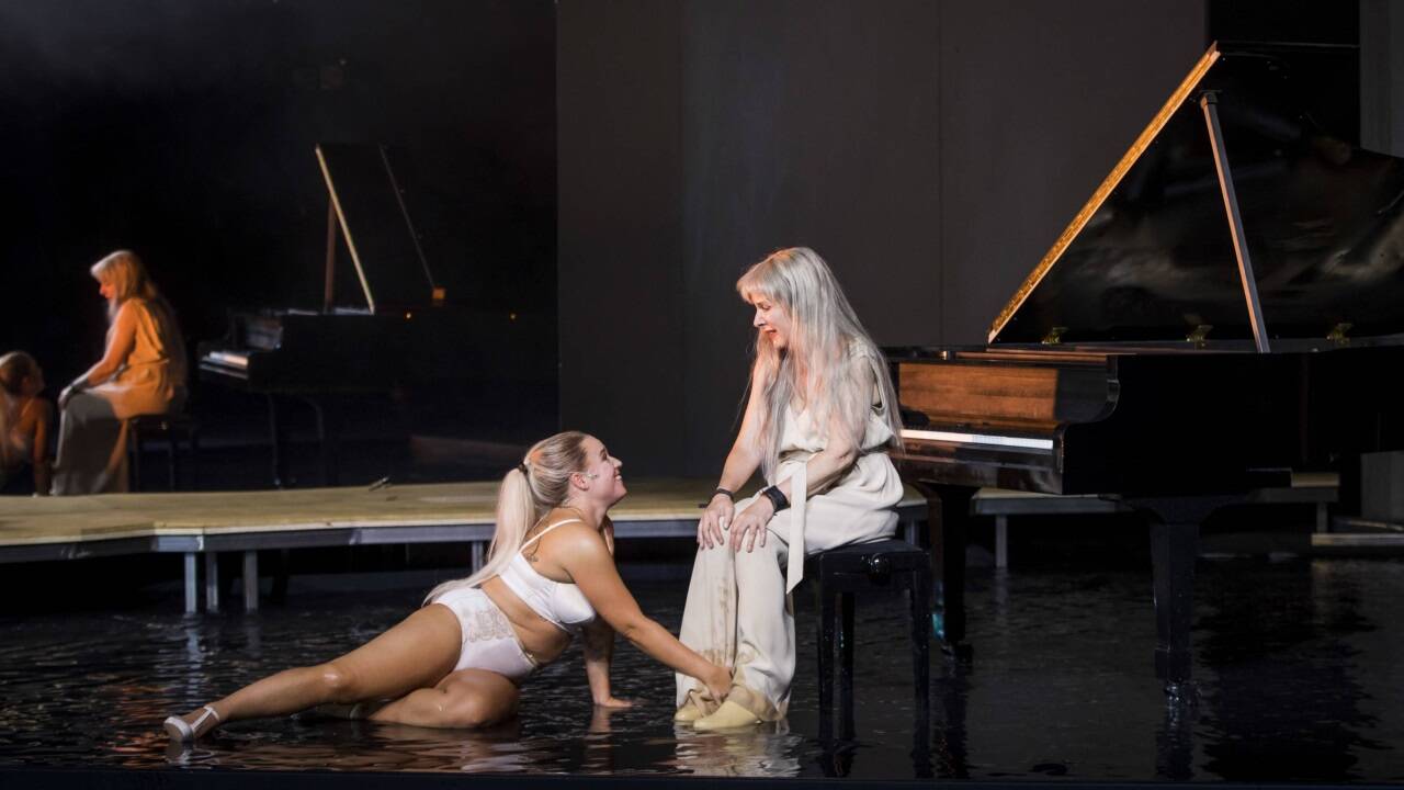 Lisa-Maria Sommerfeld (Helena), Oda Thormeyer (Iphigenia) Lisa-Maria Sommerfeld (Helena), Oda Thormeyer (Iphigenia)