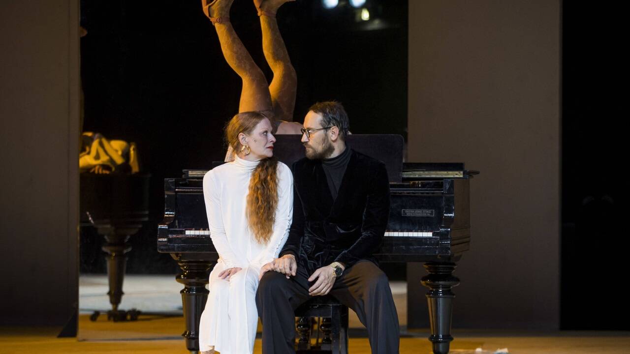 Christiane von Poelnitz (Klytämnestra), Lisa-Maria Sommerfeld (Helena), Sebastian Zimmler (Agamemnon / Toas).  