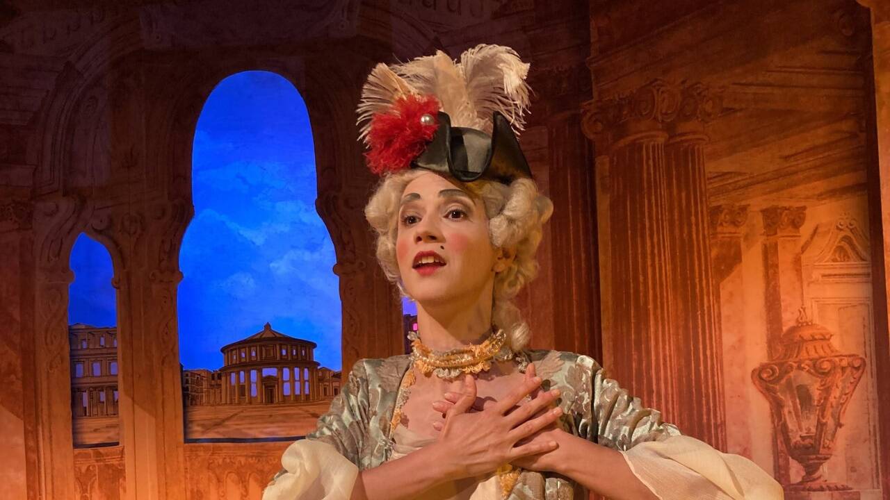 Ayelén Paula Mose als Selene in „Tod der Dido“.  Ayelén Paula Mose als Selene in „Tod der Dido“.