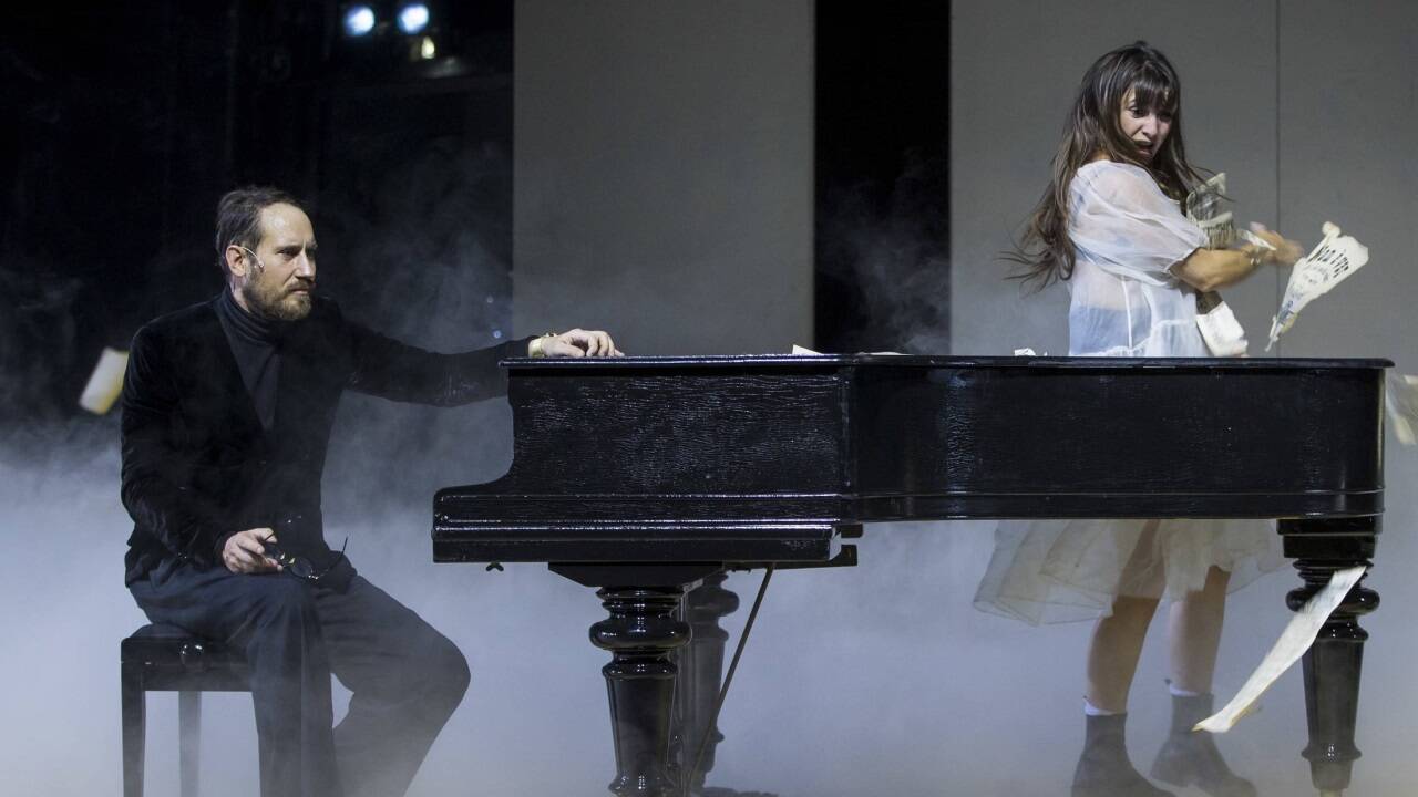 „Iphigenia“ bei den Salzburger Festspielen: Sebastian Zimmler (Agamemnon / Toas) und Rosa Thormeyer (Iphigenia). 