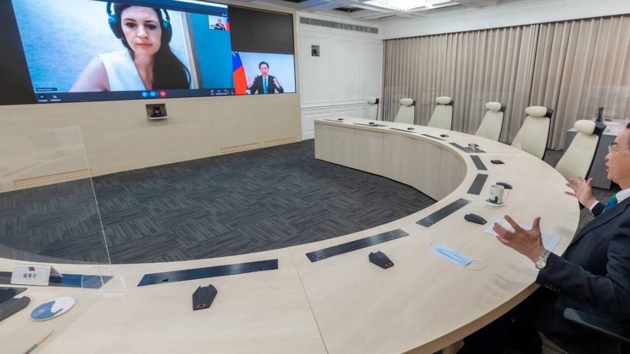 Taiwans Außenminister Joseph Wu im Gespräch mit SN-Redakteurin Dorina Pascher.   Taiwans Außenminister Joseph Wu im Gespräch mit SN-Redakteurin Dorina Pascher.