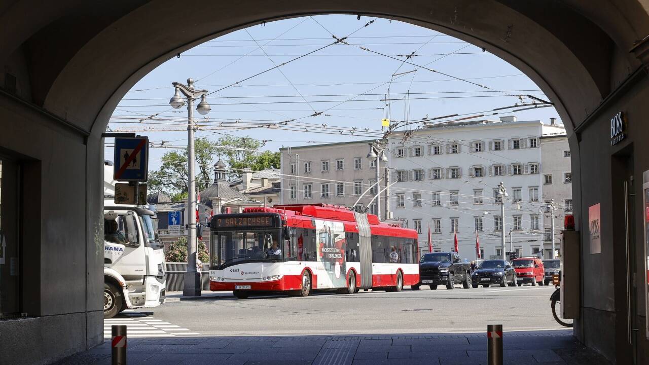 Das Aushängeschild des Verkehrsbereichs, der Obus, ist schwer gebeutelt. Derzeit ist ein reduzierter Sommerfahrplan in Kraft. Das Aushängeschild des Verkehrsbereichs, der Obus, ist schwer gebeutelt. Derzeit ist ein reduzierter Sommerfahrplan in Kraft.