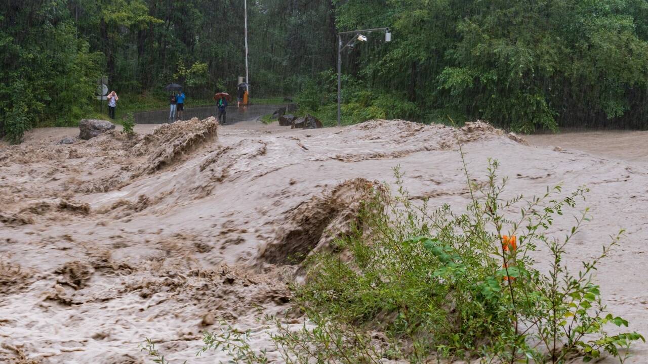 Anhaltende intensive Niederschläge haben in Vorarlberg am Freitag zu Überschwemmungen und Vermurungen gesorgt.Anhaltende intensive Niederschläge haben in Vorarlberg am Freitag zu Überschwemmungen und Vermurungen gesorgt.  Anhaltende intensive Niederschläge haben in Vorarlberg am Freitag zu Überschwemmungen und Vermurungen gesorgt.Anhaltende intensive Niederschläge haben in Vorarlberg am Freitag zu Überschwemmungen und Vermurungen gesorgt.