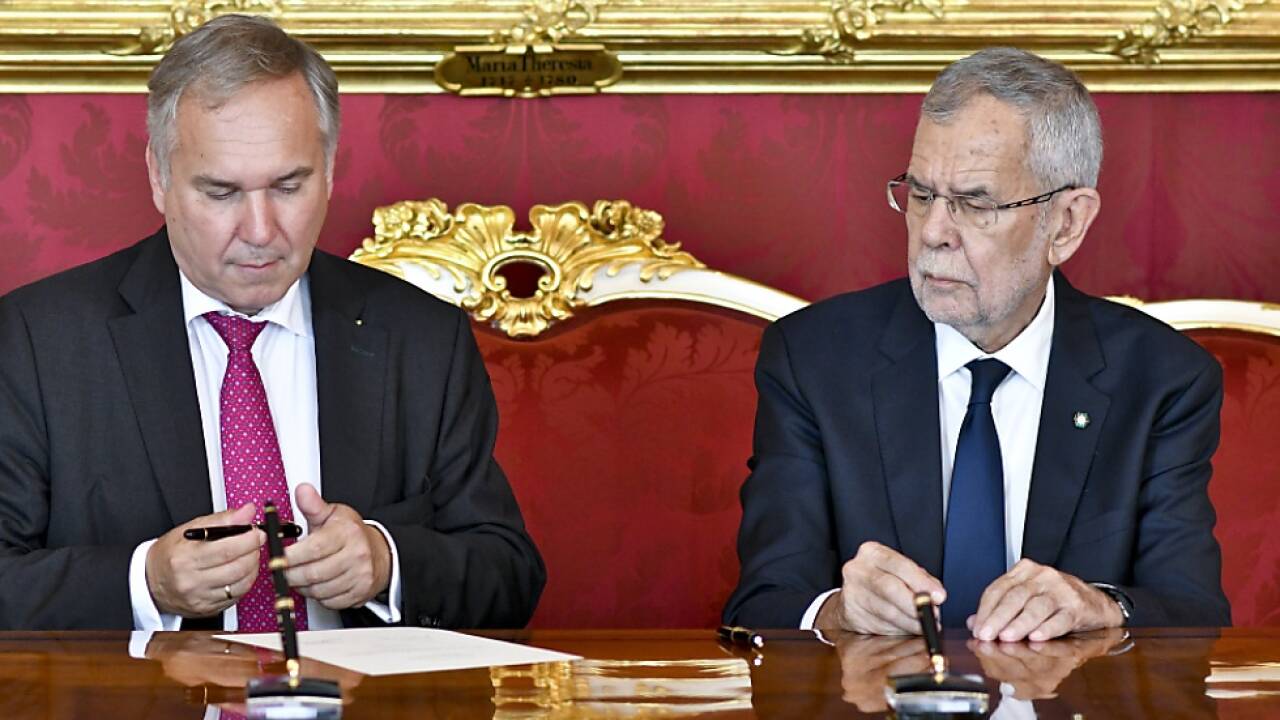 Van der Bellen liegt in der Umfrage mit viel Abstand vor Rosenkranz  Van der Bellen liegt in der Umfrage mit viel Abstand vor Rosenkranz