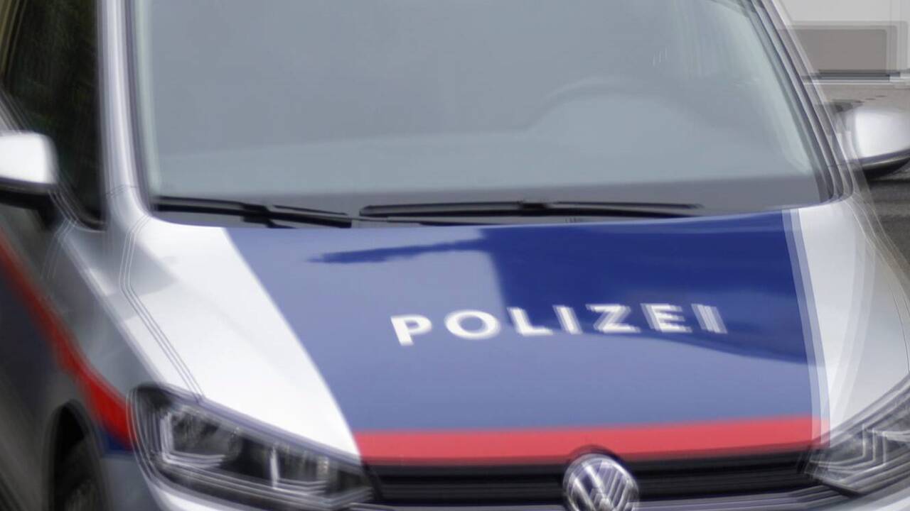 Die echte Polizei fahndet nach den falschen Kollegen. 