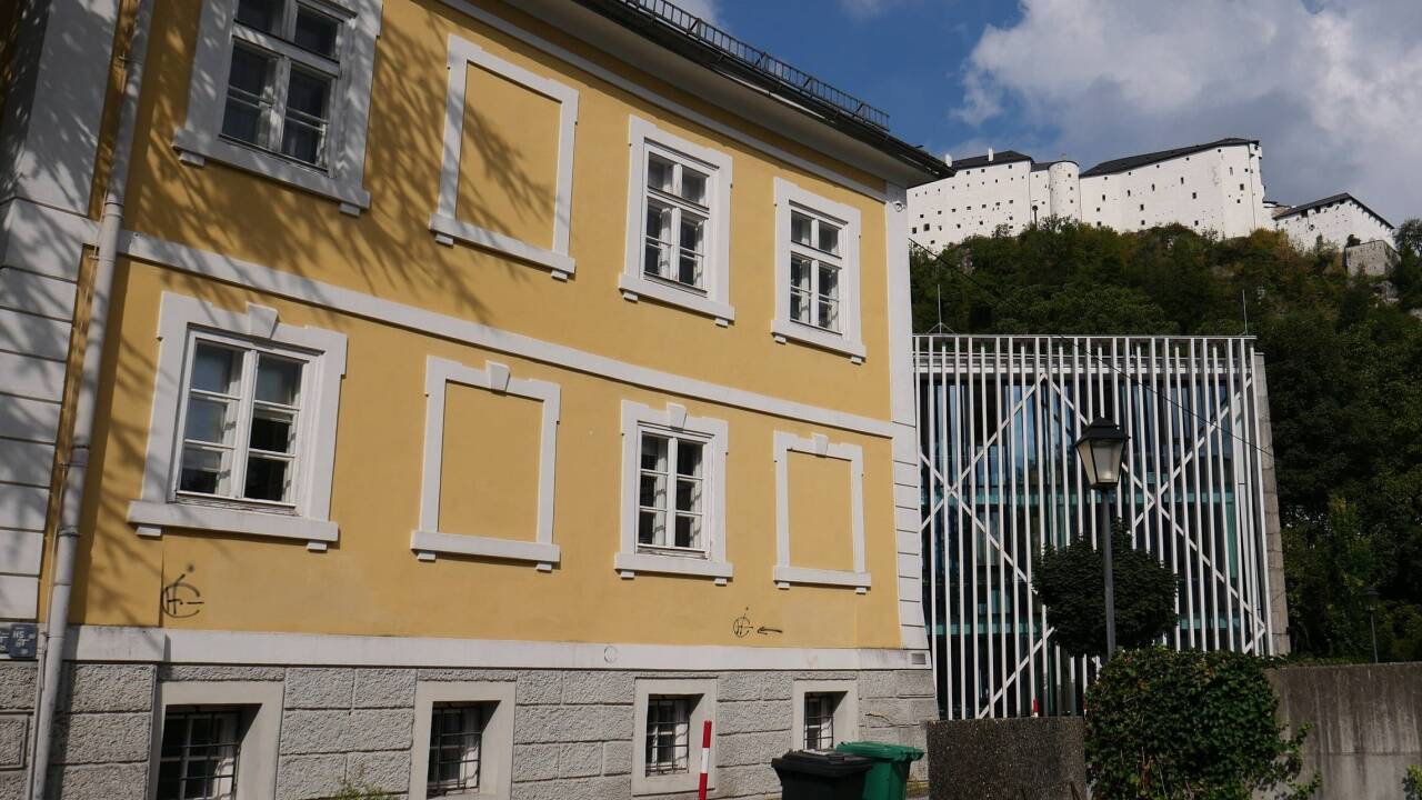Ein Haus in Bestlage bleibt ungenutzt.  