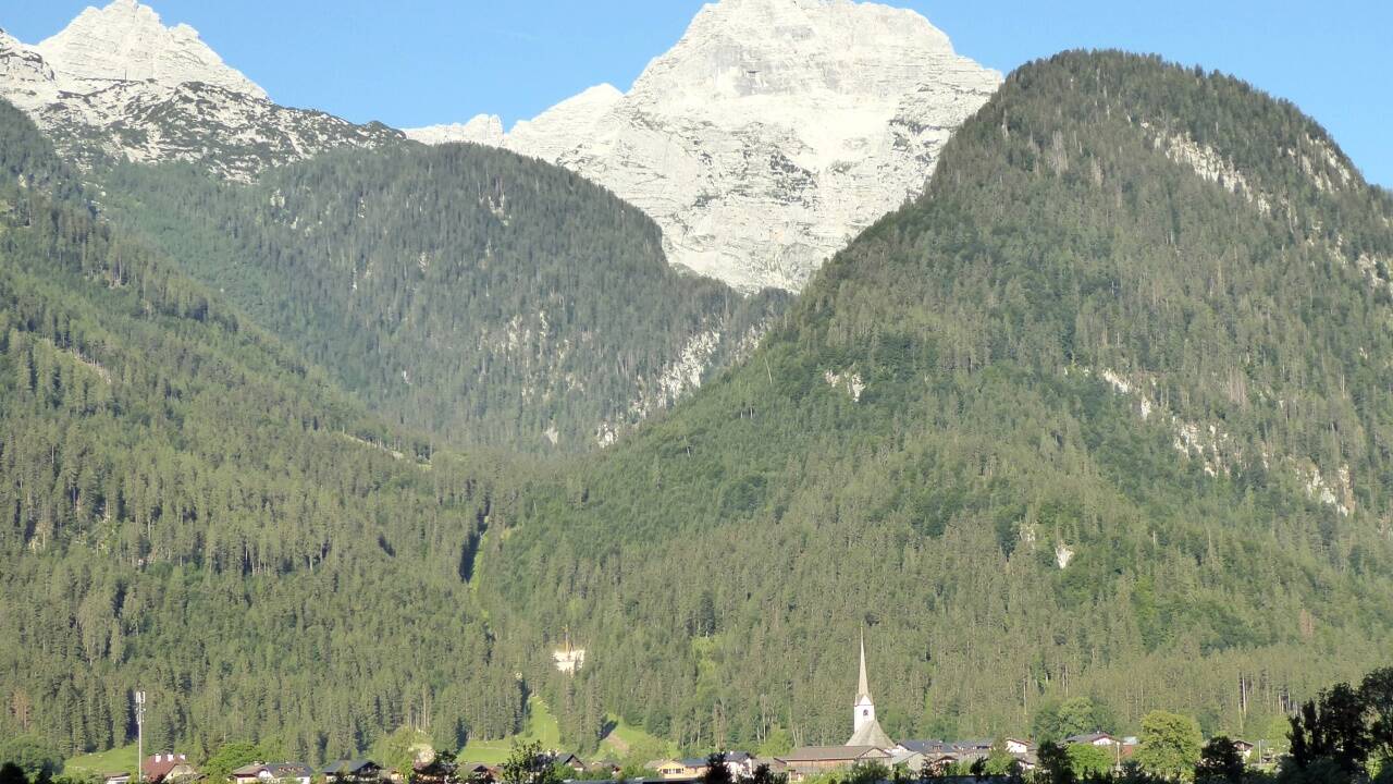 Früher Aufbruch in Strohwolln mit Blick auf St. Martin und das Ochsenhorn. 