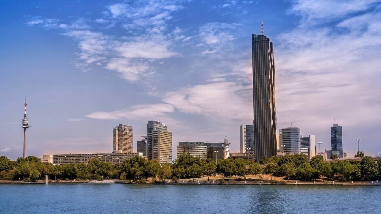 Auf der „transdanubischen“ Seite von Wien sind ungewöhnliche Stadtrundwanderwege zu entdecken. Auf der „transdanubischen“ Seite von Wien sind ungewöhnliche Stadtrundwanderwege zu entdecken.