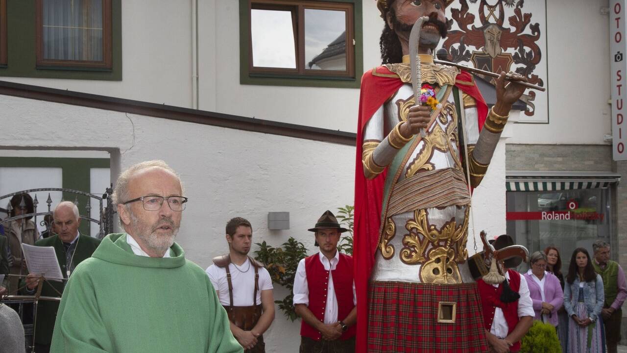 Sogar der St. Michaeler Samson rückte für die Verabschiedung des beliebten Pfarrers aus. 