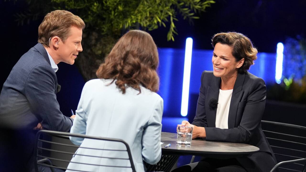 SPÖ-Chefin Pamela Rendi-Wagner (rechts) im ORF-„Sommergespräch“ mit Tobias Pötzelsberger und Julia Schmuck. 