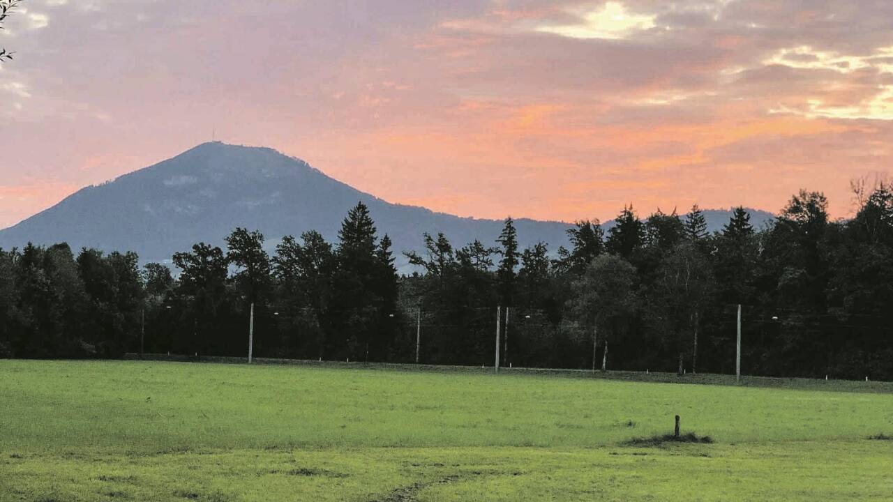 Der Gaisberg als Ruhe-Oase: Morgenstimmung, vom Almkanal aus aufgenommen.  