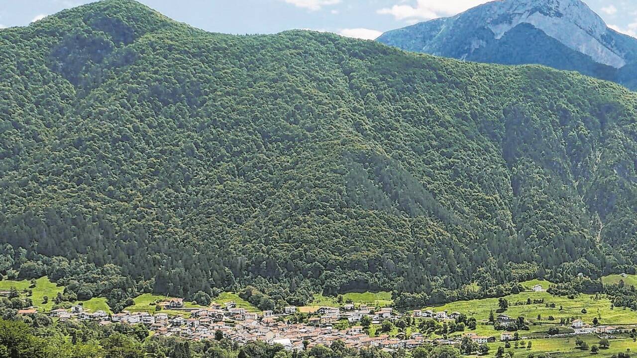 Illegio liegt idyllisch in Carnia, Friaul, nahe Tolmezzo, inmitten der Bergwelt, etwa eine Autostunde von Villach entfernt. Bilder; egbi 