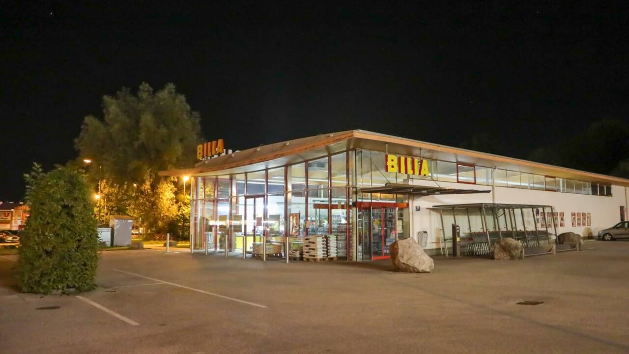 Zwei unbekannte Täter überfielen die „Billa“-Filiale in Schallmoos.  