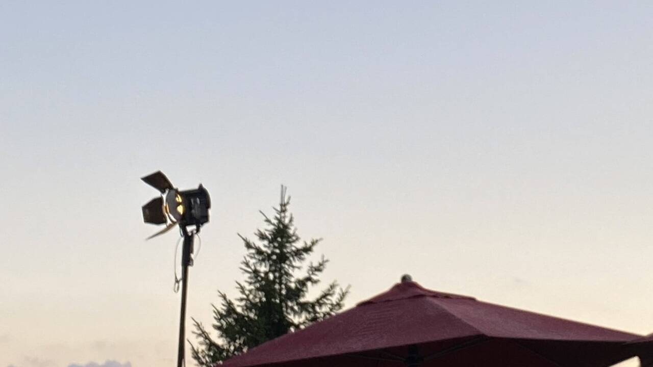 Der Mond, der sich im Gegensatz zur Welt nicht um sich selber dreht.   Der Mond, der sich im Gegensatz zur Welt nicht um sich selber dreht.