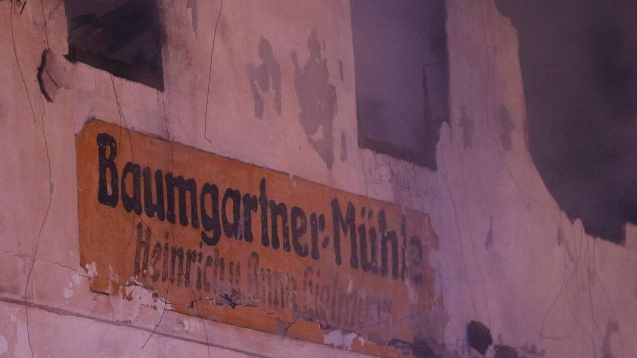 Die Flammen breiteten sich schnell aus. 