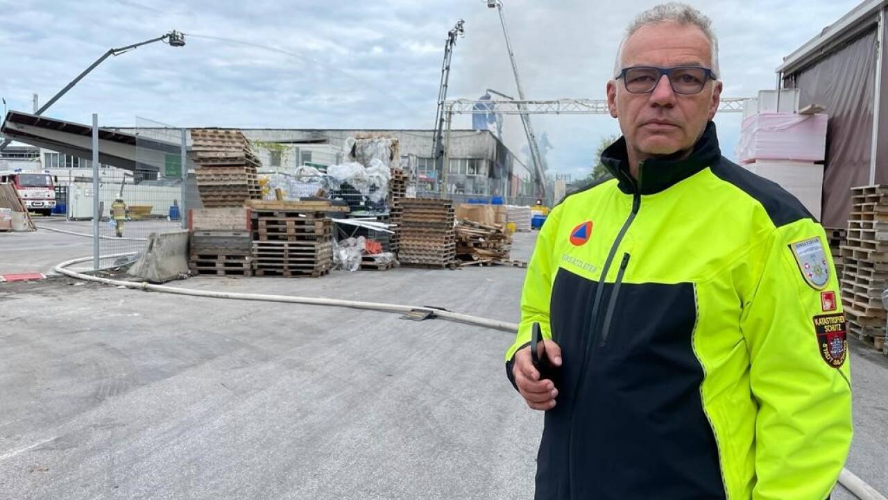 Michael Haybäck, Leiter der Bezirksverwaltungsbehörde, vor Ort. 