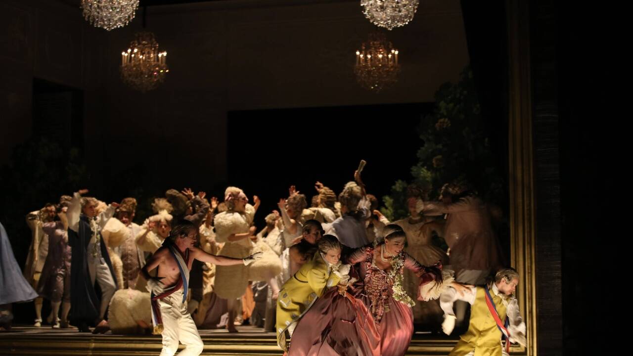 Szene aus „Die Dubarry“ an der Volksoper Wien 
