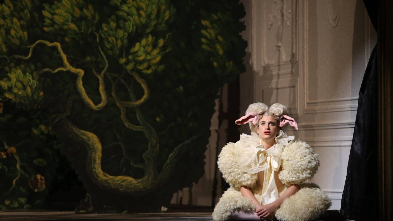Szene aus „Die Dubarry“ an der Volksoper Wien 