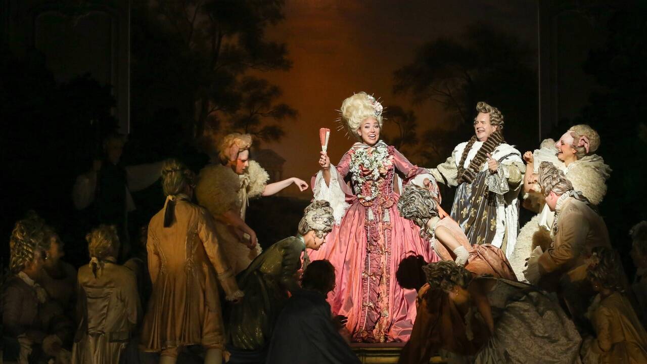 Szene aus „Die Dubarry“ an der Volksoper Wien 
