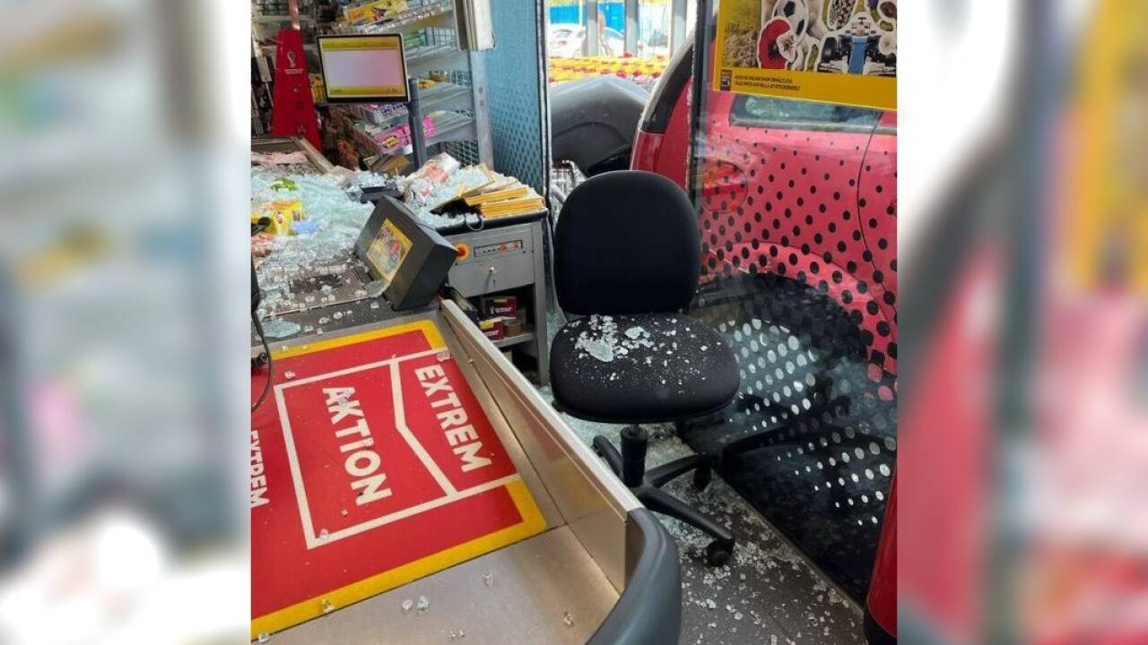 Fotos vom Unfall in der Billa-Filiale in Elsbethen. 