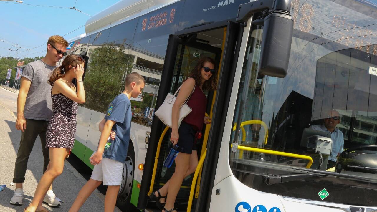 Die Linie 18 verkehrte zwischen Messe und Hanuschplatz. Die Linie 18 verkehrte zwischen Messe und Hanuschplatz.