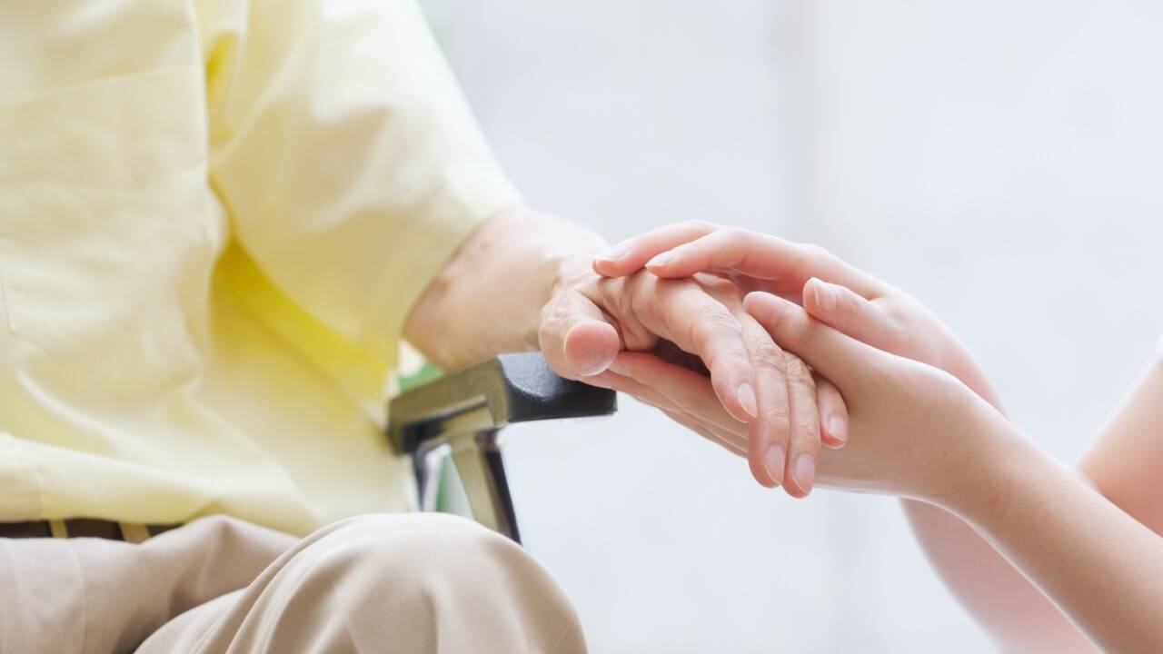 Nicht alle Pflegekräfte gehen sorgsam mit ihnen anvertrauten Bewohnern von Pflegeheimen um. Nicht alle Pflegekräfte gehen sorgsam mit ihnen anvertrauten Bewohnern von Pflegeheimen um.