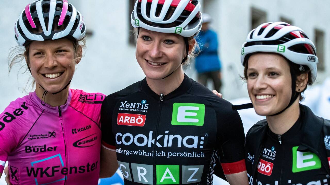 Carina Schrempf (M.) siegte vor Sarah Bärnthaler und Alina Reichert.  
