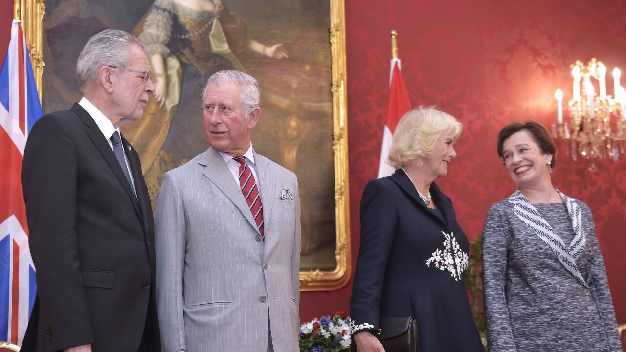 2017 wurden Charles und Camilla von Bundespräsident Alexander Van der Bellen empfangen. 