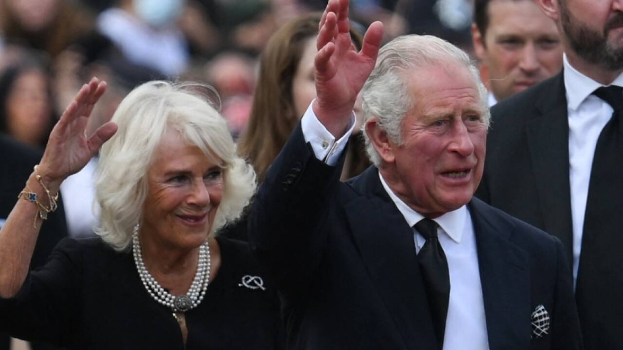 Charles III. in London umjubelt. 