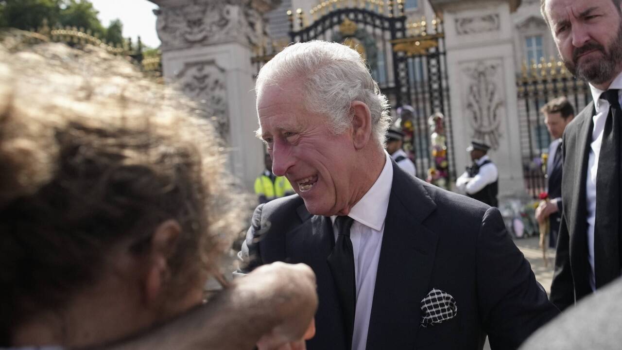 Charles III. in London umjubelt. 