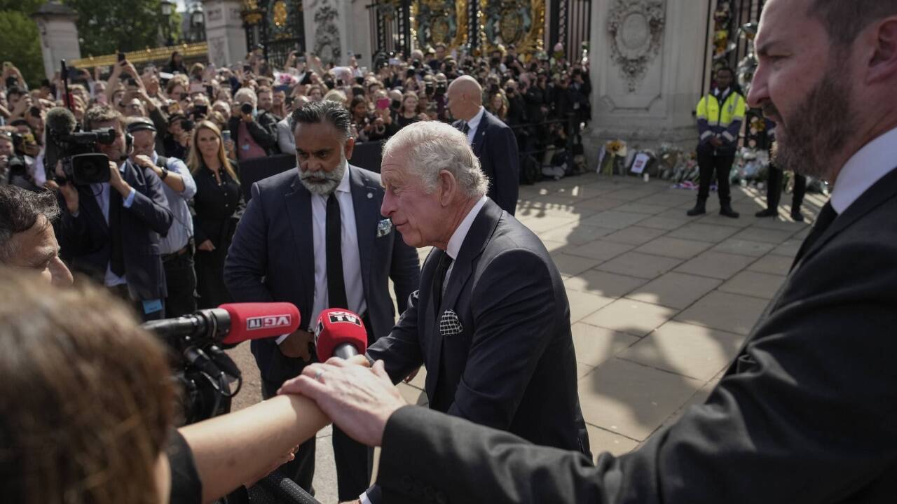 Charles III. in London umjubelt 