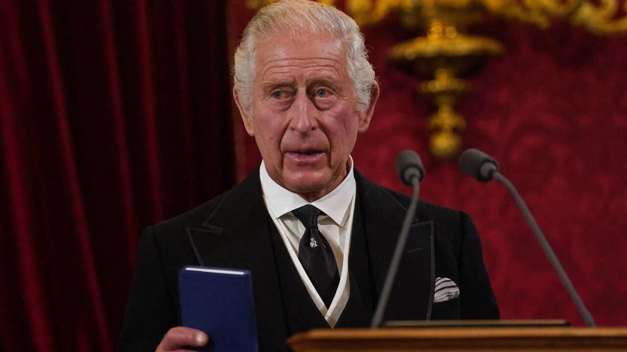 Prinz Charles bei Proklamation durch Accession Council 